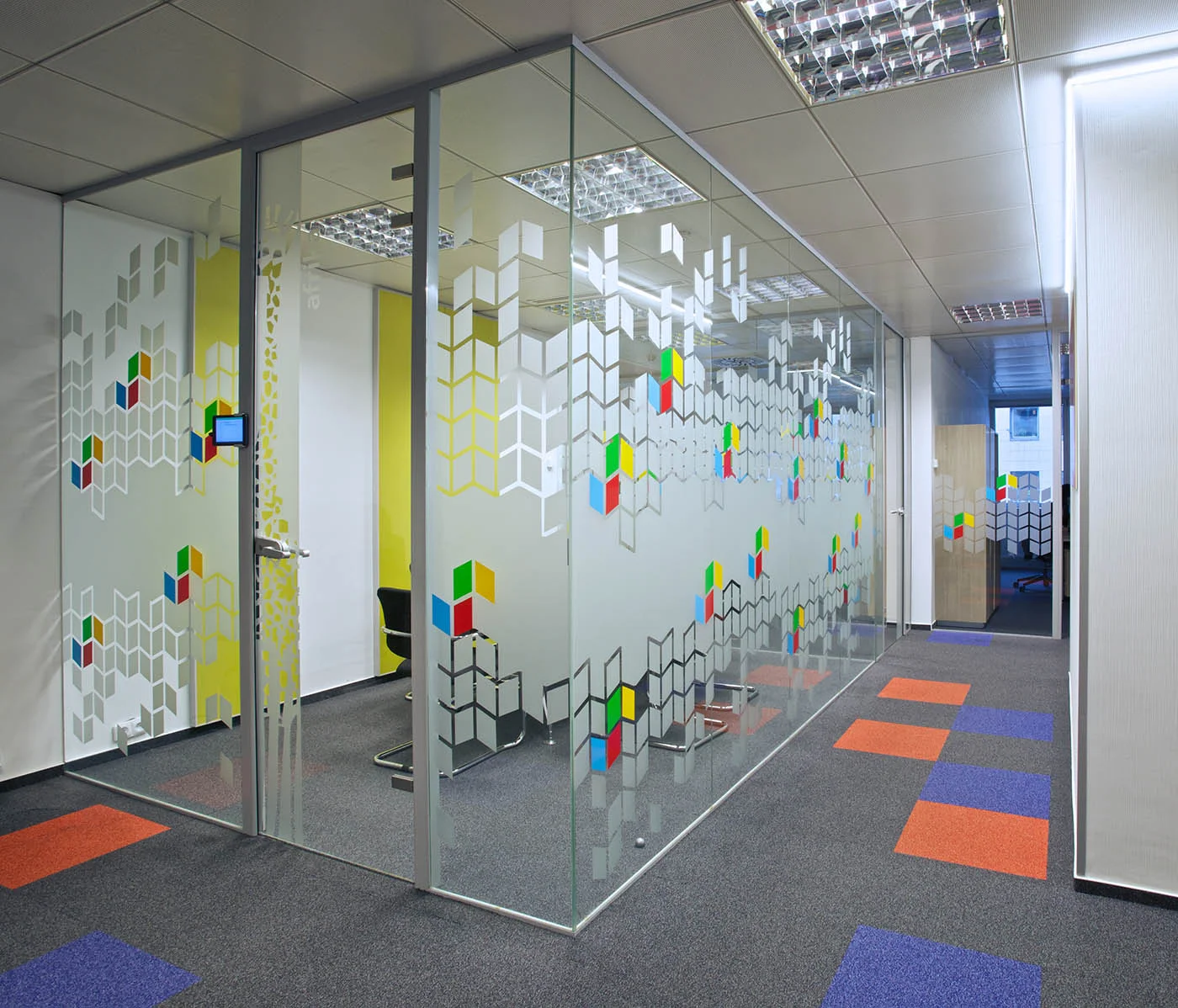 Dodávka kancelářského nábytku ATALIAN Praha – stoly a židle, fotografie 6