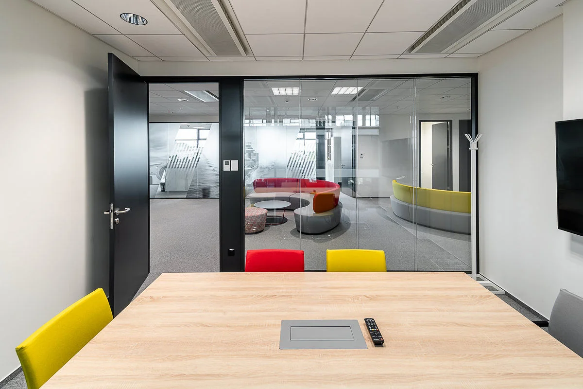 Kancelářské prostory DHL Global Forwarding – moderní nábytek Praha, fotografie 12