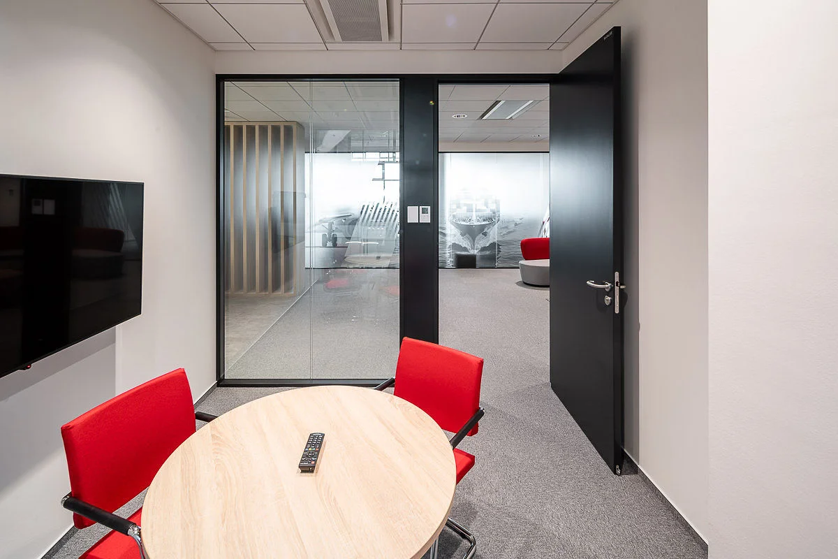 Kancelářské prostory DHL Global Forwarding – moderní nábytek Praha, fotografie 16