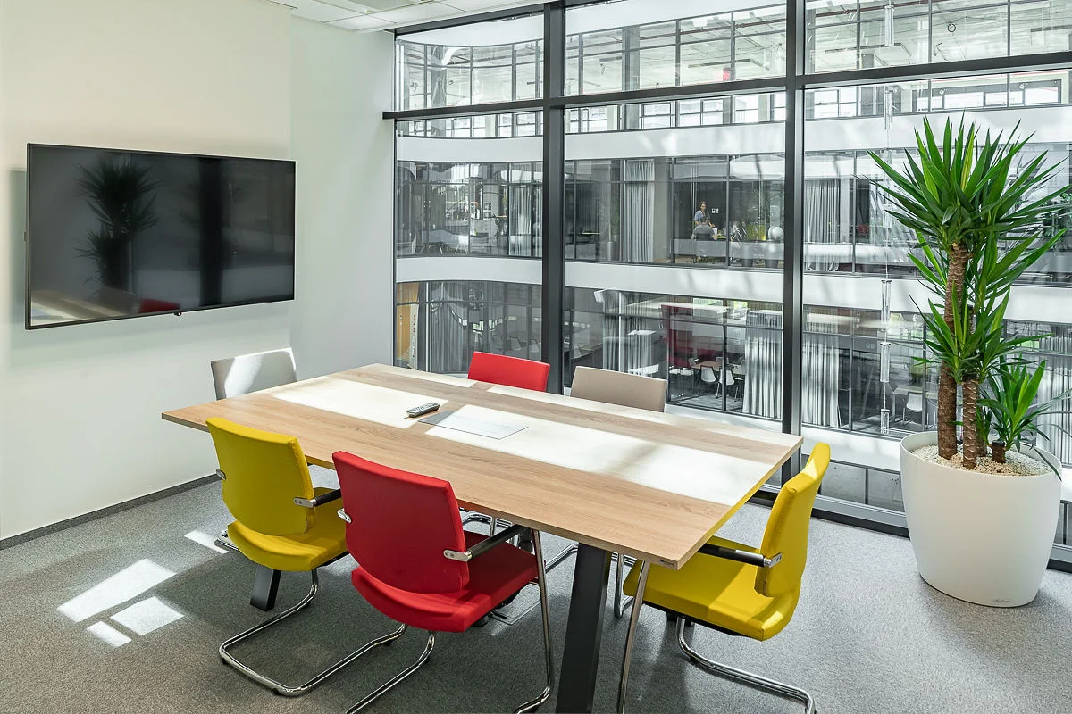Kancelářské prostory DHL Global Forwarding – moderní nábytek Praha, fotografie 6