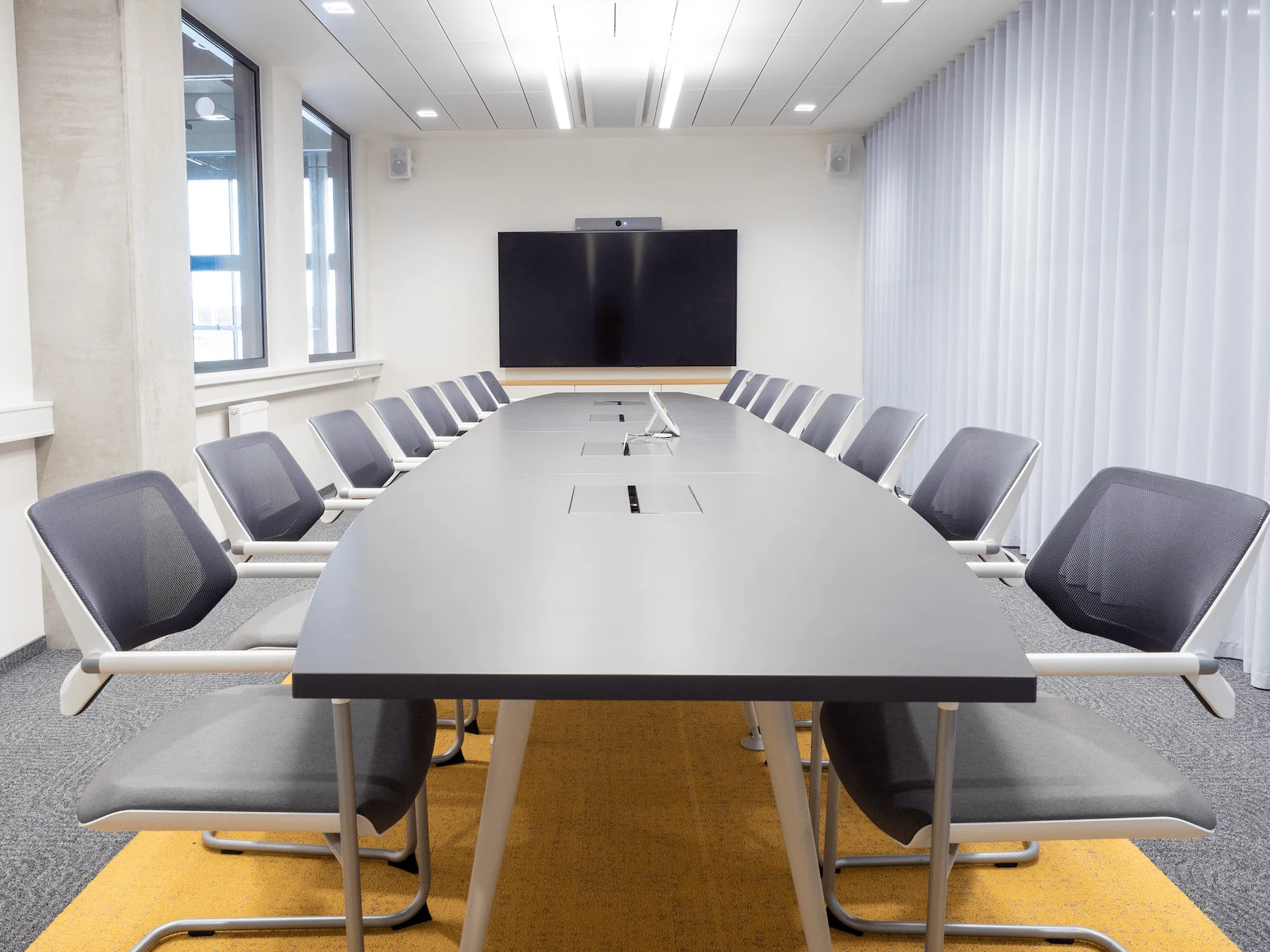 Úložné systémy a kancelářský nábytek FANUC Praha, fotografie 10