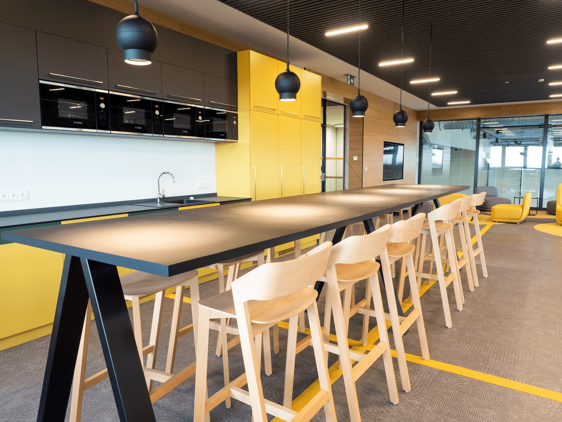 Úložné systémy a kancelářský nábytek FANUC Praha, fotografie 2