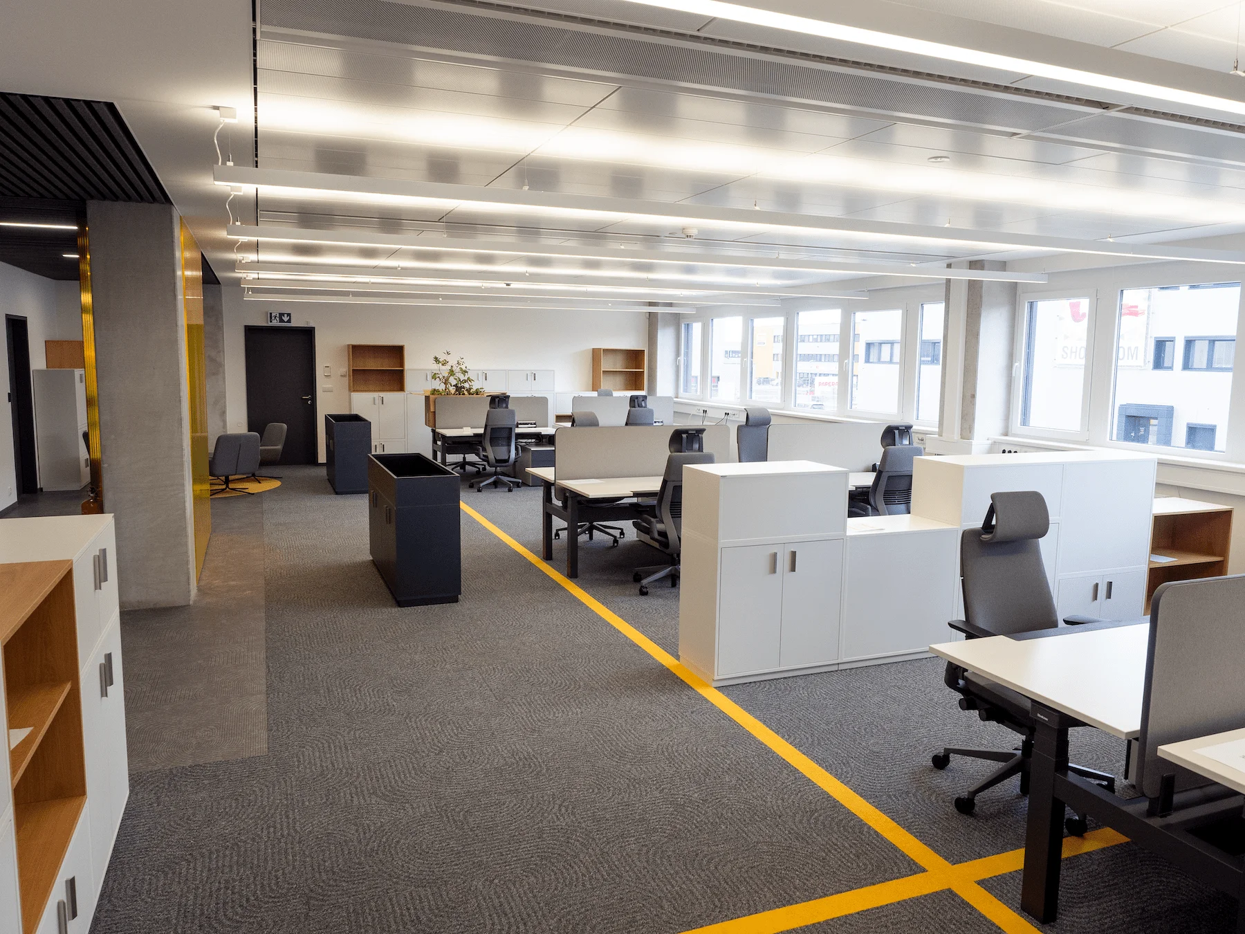 Úložné systémy a kancelářský nábytek FANUC Praha, fotografie 20