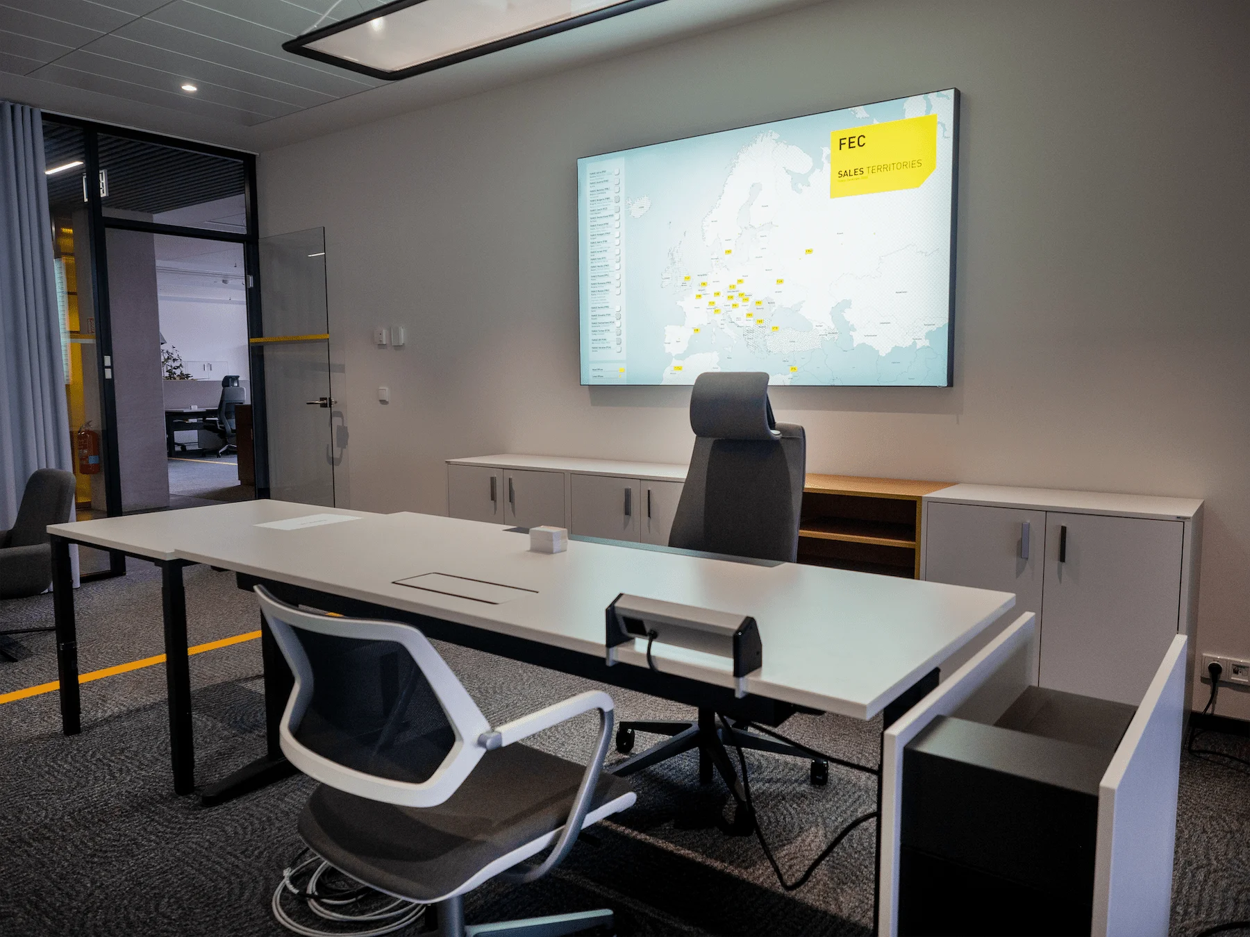 Úložné systémy a kancelářský nábytek FANUC Praha, fotografie 21