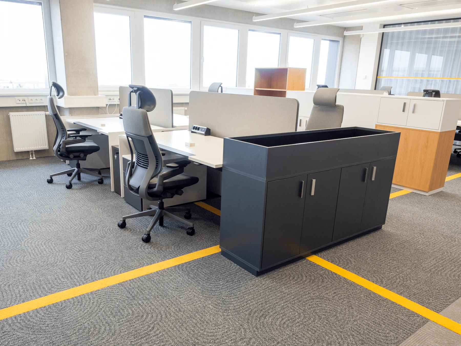 Úložné systémy a kancelářský nábytek FANUC Praha, fotografie 29