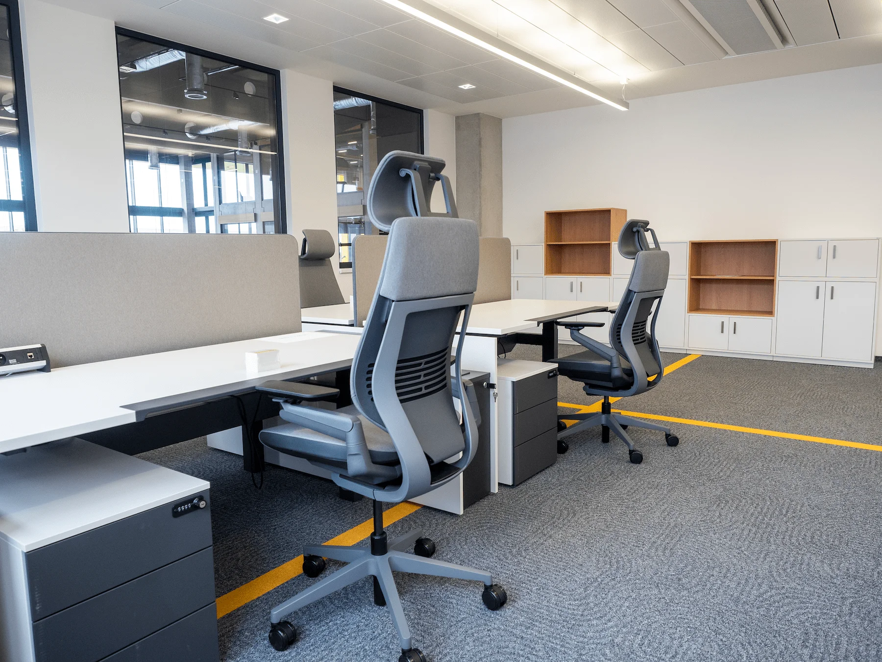 Úložné systémy a kancelářský nábytek FANUC Praha, fotografie 31