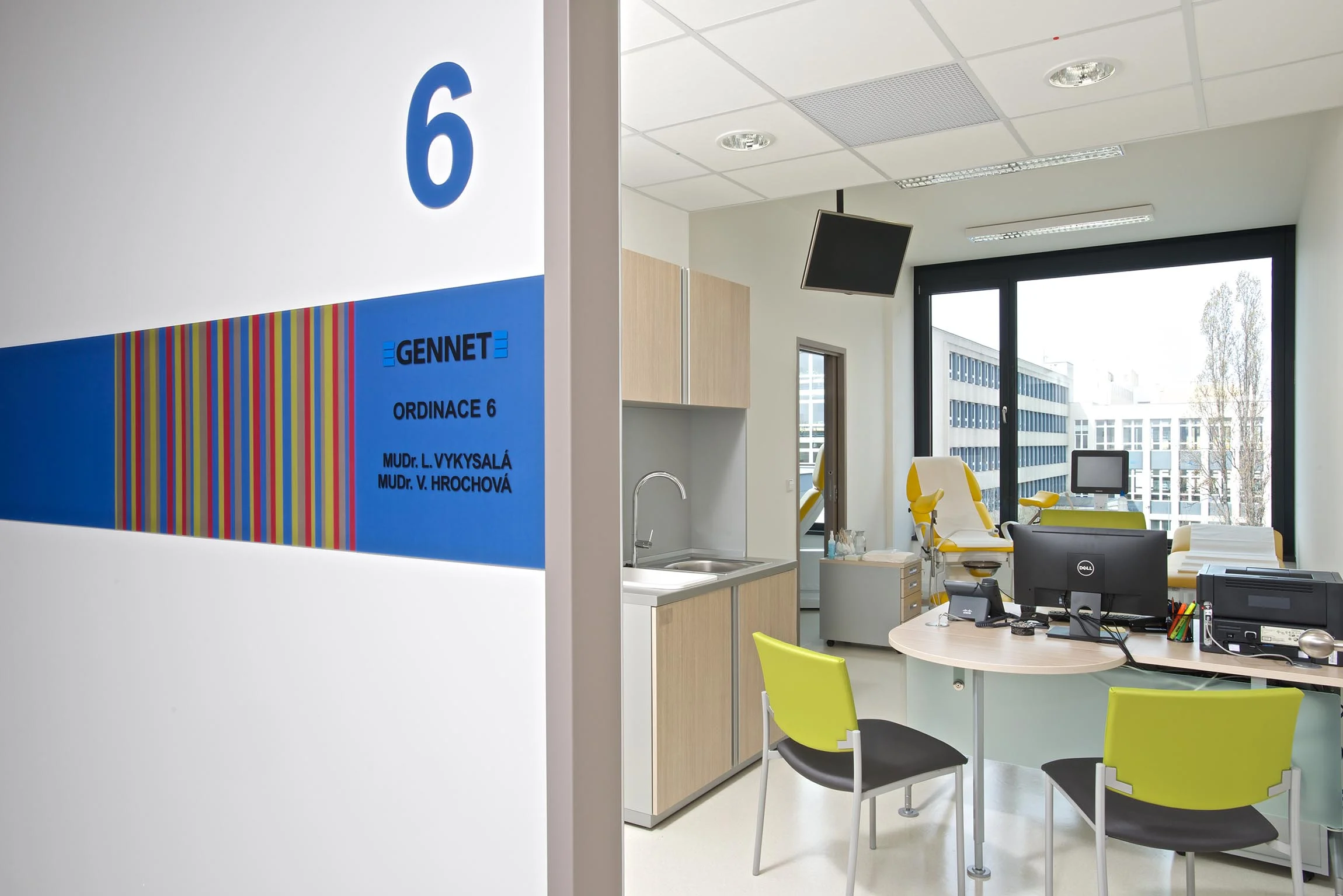 Interiér kliniky GENNET Praha – architektonický návrh a dodávka nábytku, fotografie 10