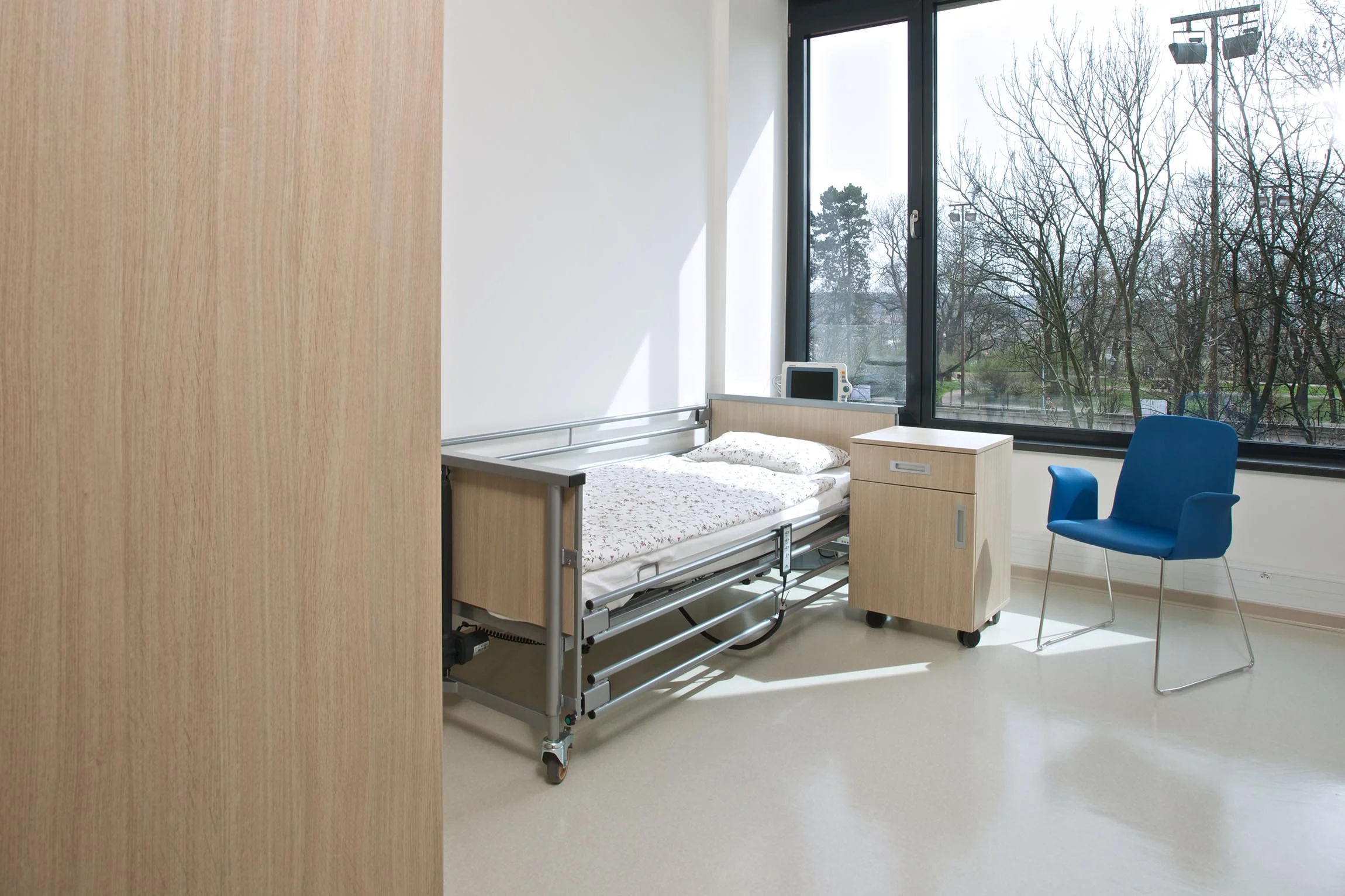 Interiér kliniky GENNET Praha – architektonický návrh a dodávka nábytku, fotografie 13