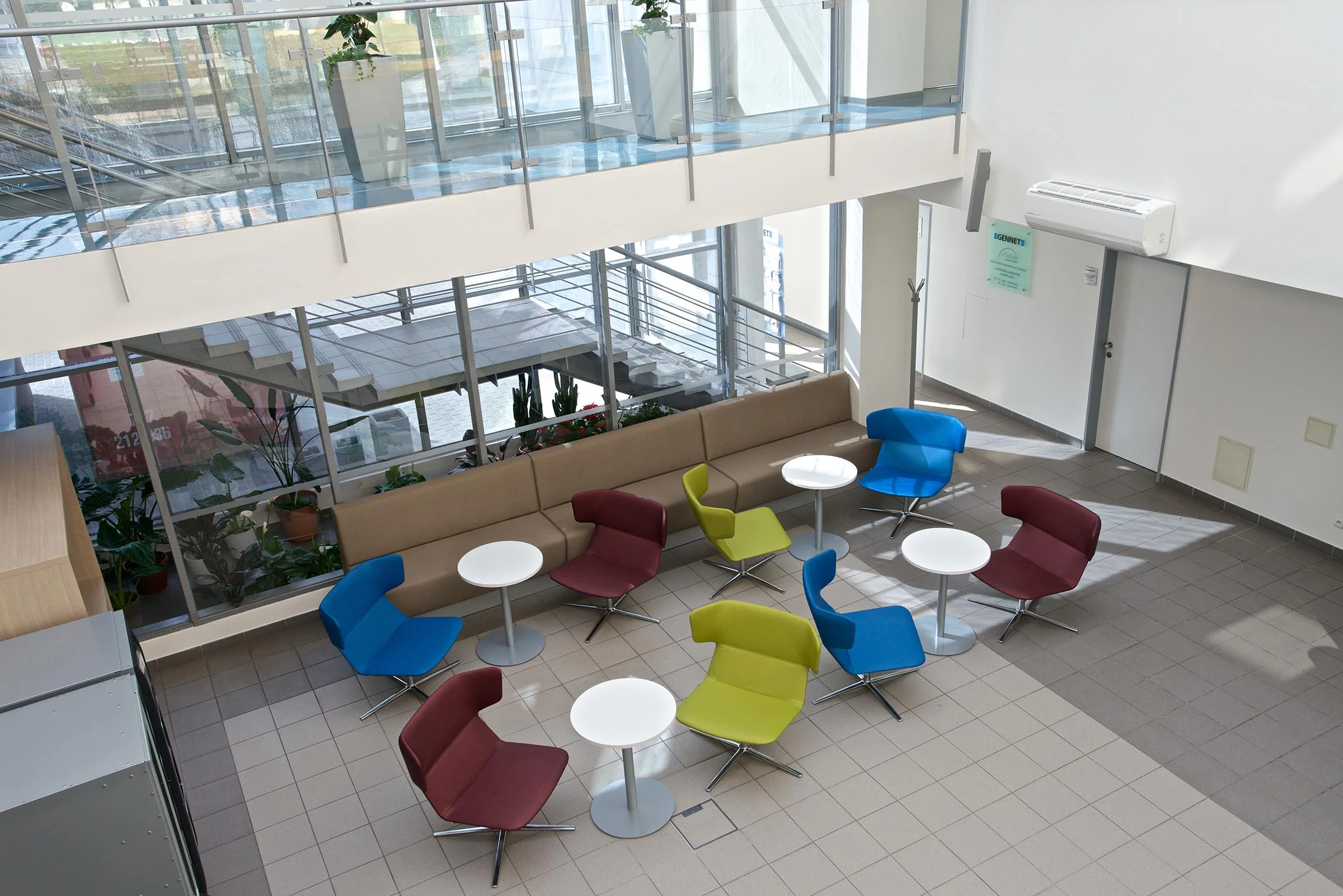 Interiér kliniky GENNET Praha – architektonický návrh a dodávka nábytku, fotografie 18