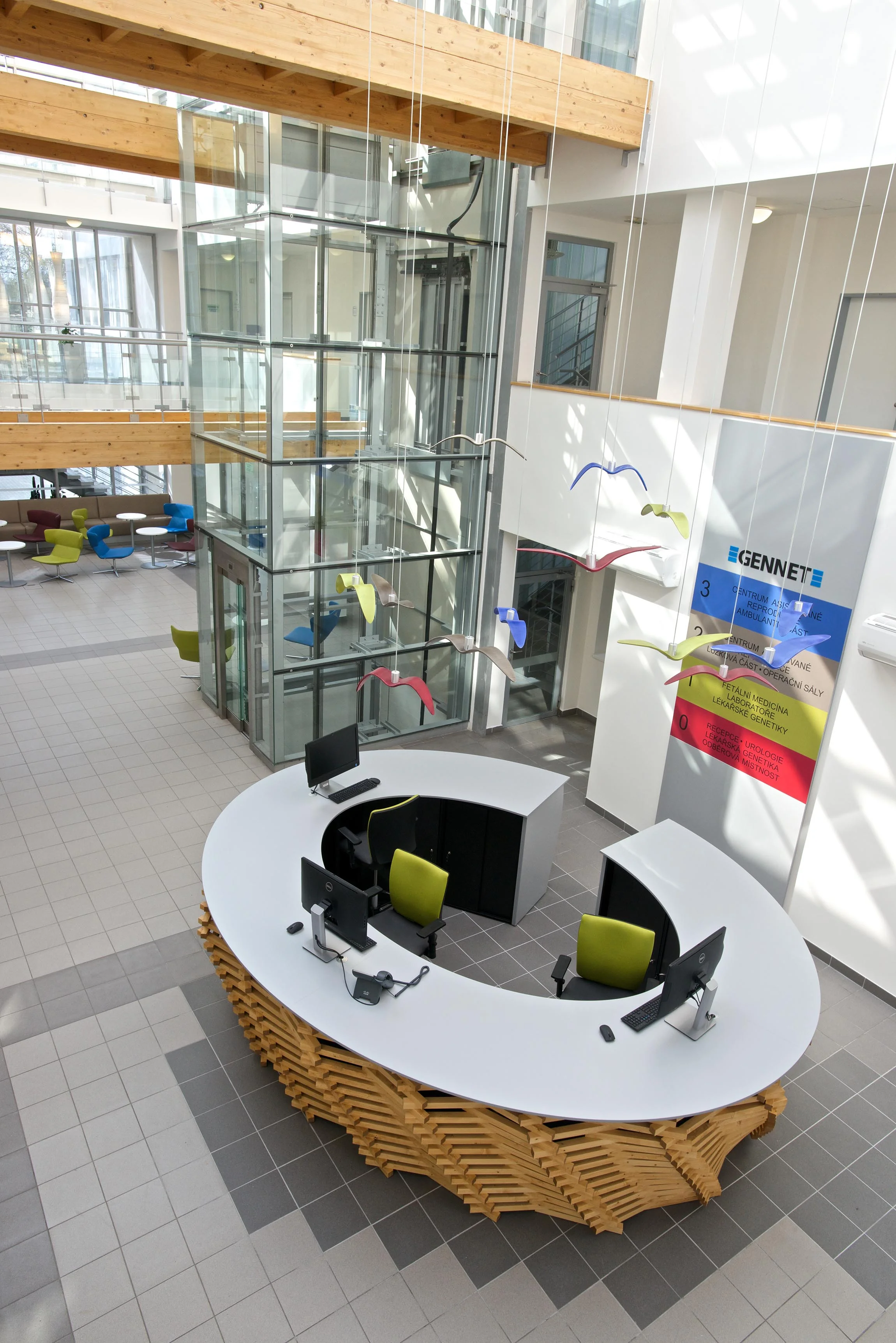 Interiér kliniky GENNET Praha – architektonický návrh a dodávka nábytku, fotografie 19