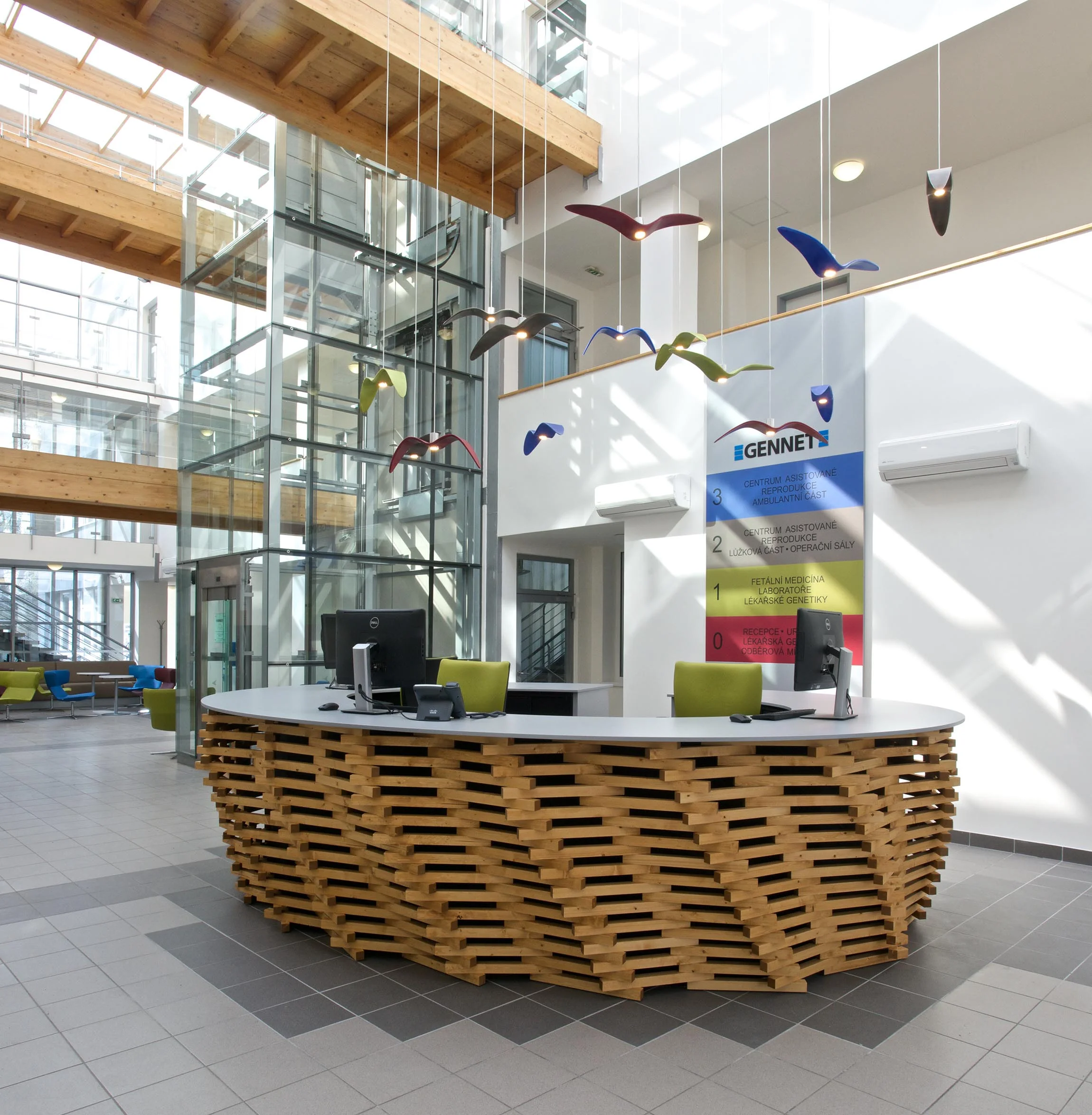 Interiér kliniky GENNET Praha – architektonický návrh a dodávka nábytku, fotografie 20