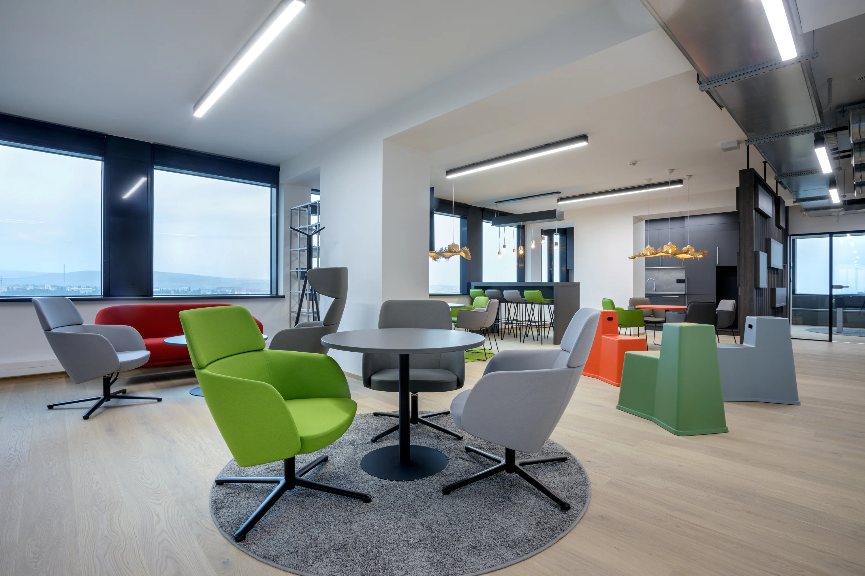 Kancelářský nábytek GIANTS Software – kompletní interiér kanceláří, fotografie 2