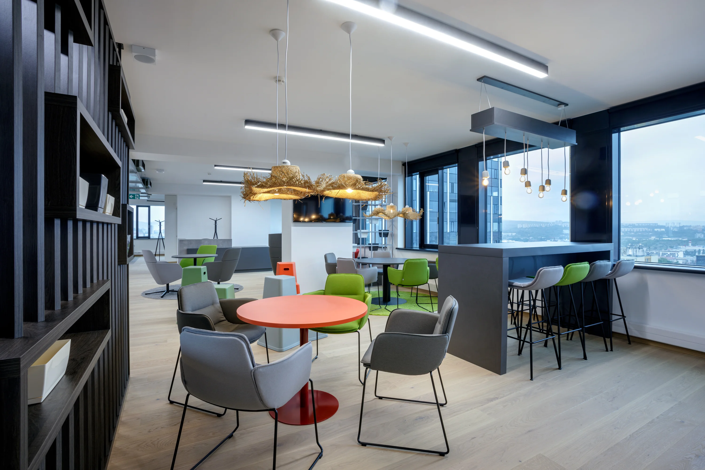 Kancelářský nábytek GIANTS Software – kompletní interiér kanceláří, fotografie 4