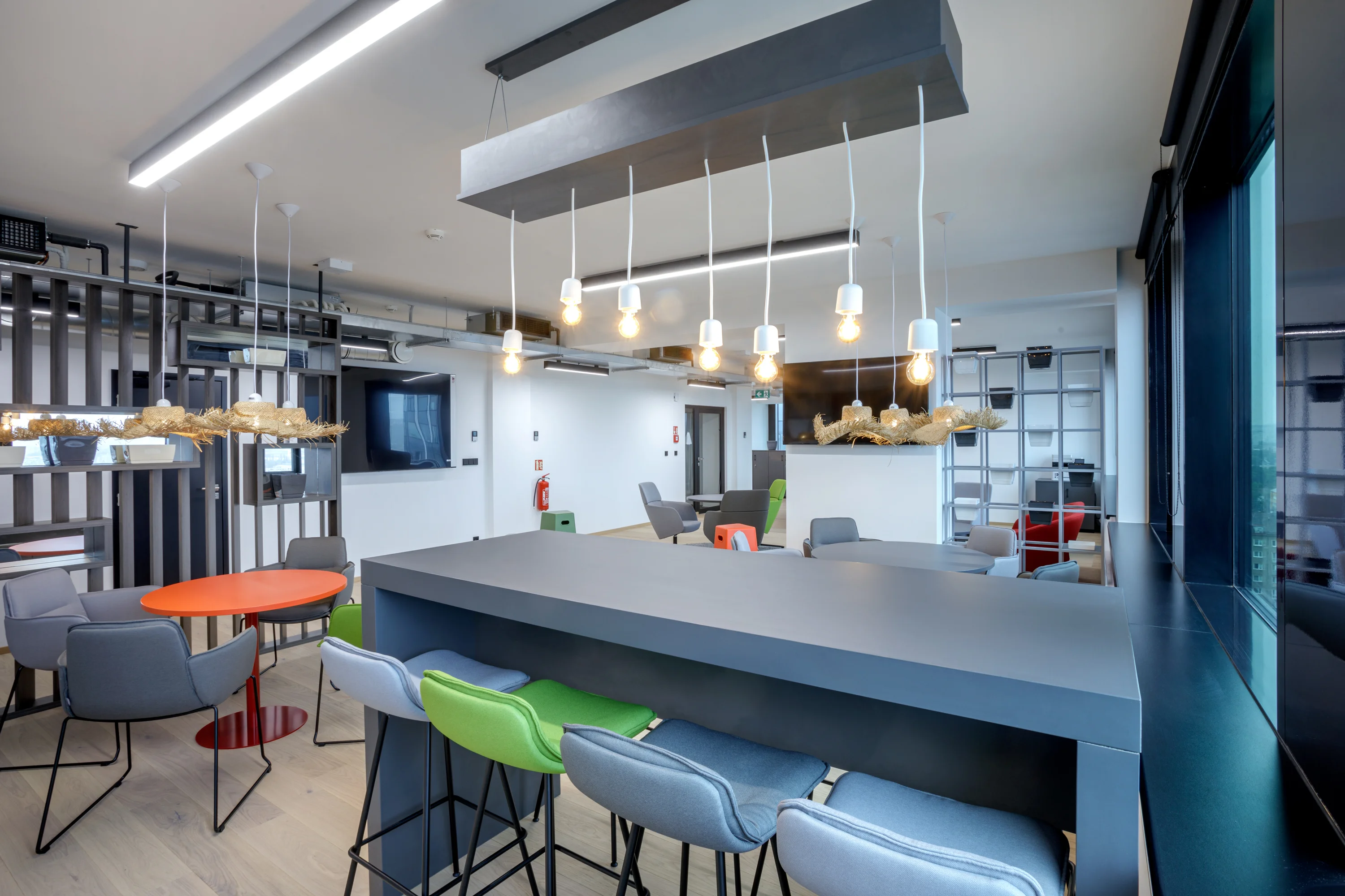 Kancelářský nábytek GIANTS Software – kompletní interiér kanceláří, fotografie 6