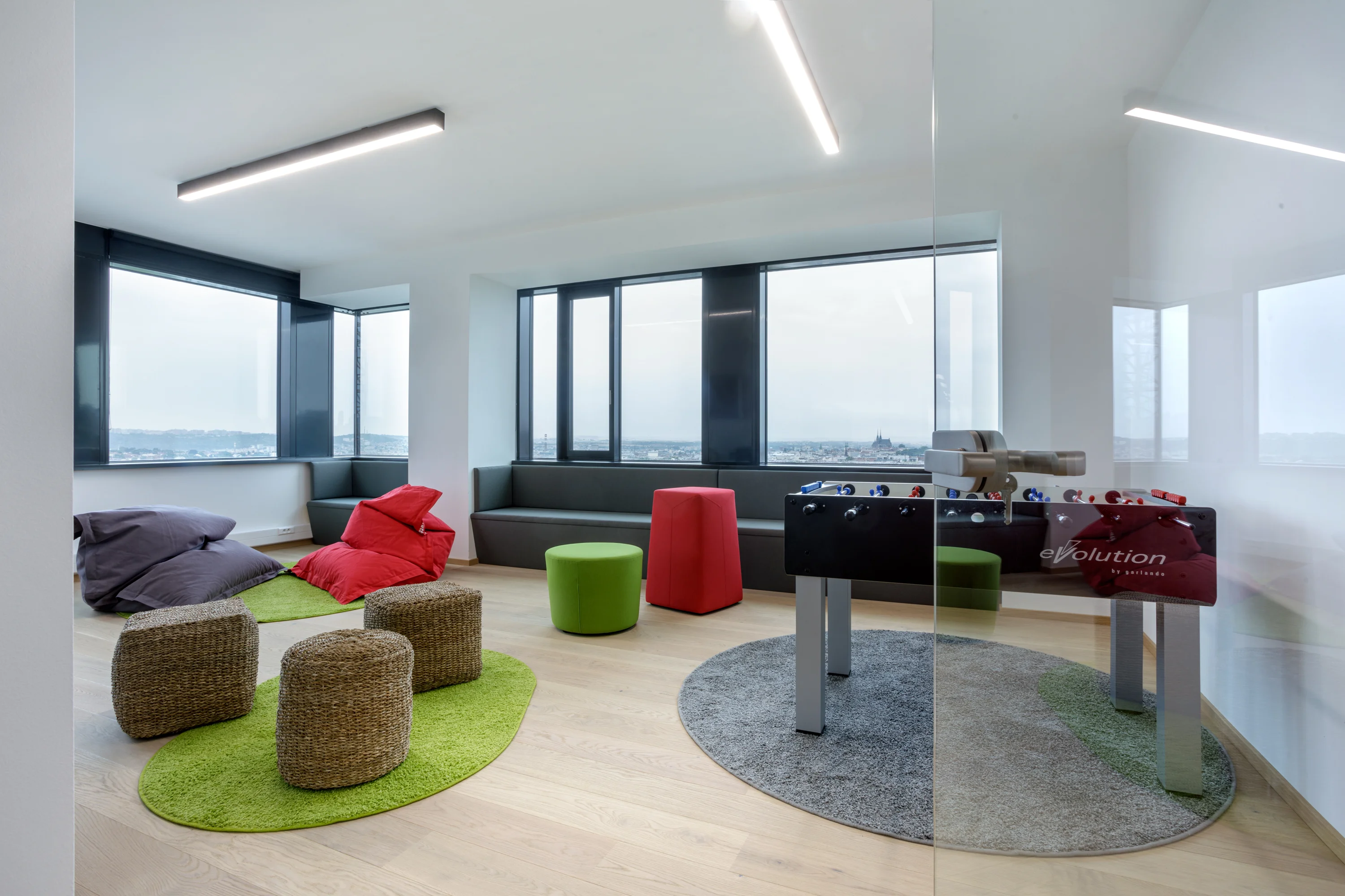 Kancelářský nábytek GIANTS Software – kompletní interiér kanceláří, fotografie 7