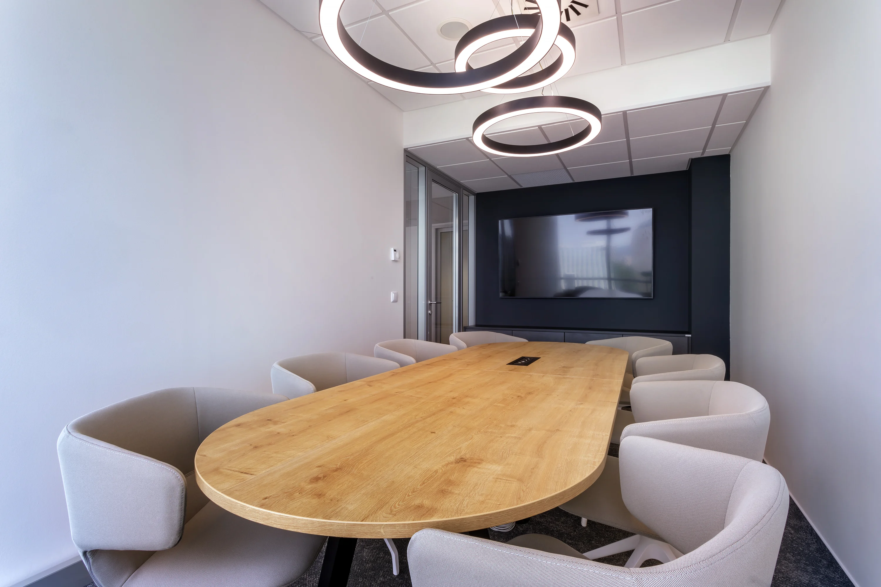 Kancelářský nábytek Hitachi Energy Praha – ergonomické vybavení kanceláří, fotografie 11