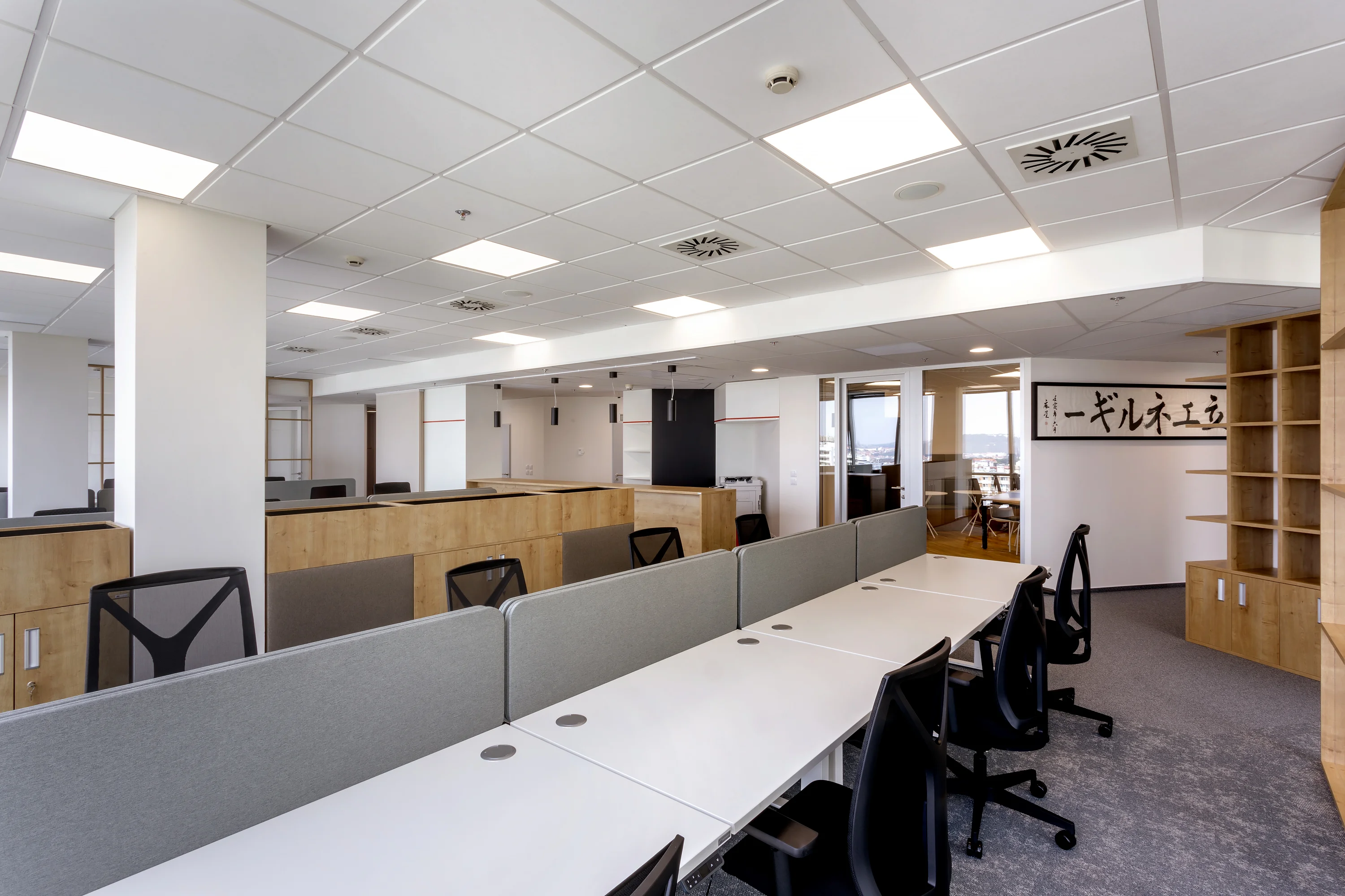 Kancelářský nábytek Hitachi Energy Praha – ergonomické vybavení kanceláří, fotografie 15