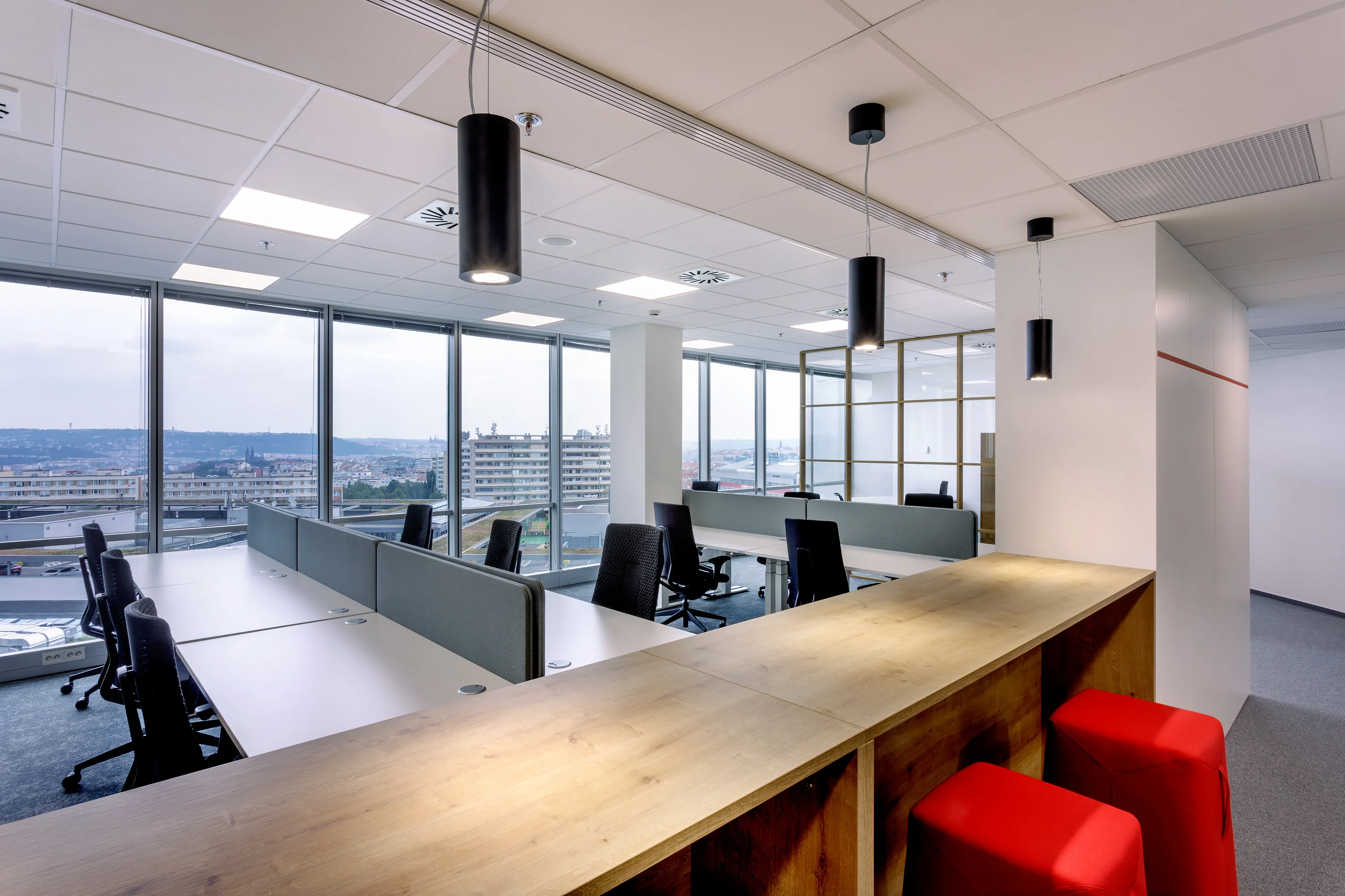 Kancelářský nábytek Hitachi Energy Praha – ergonomické vybavení kanceláří, fotografie 18