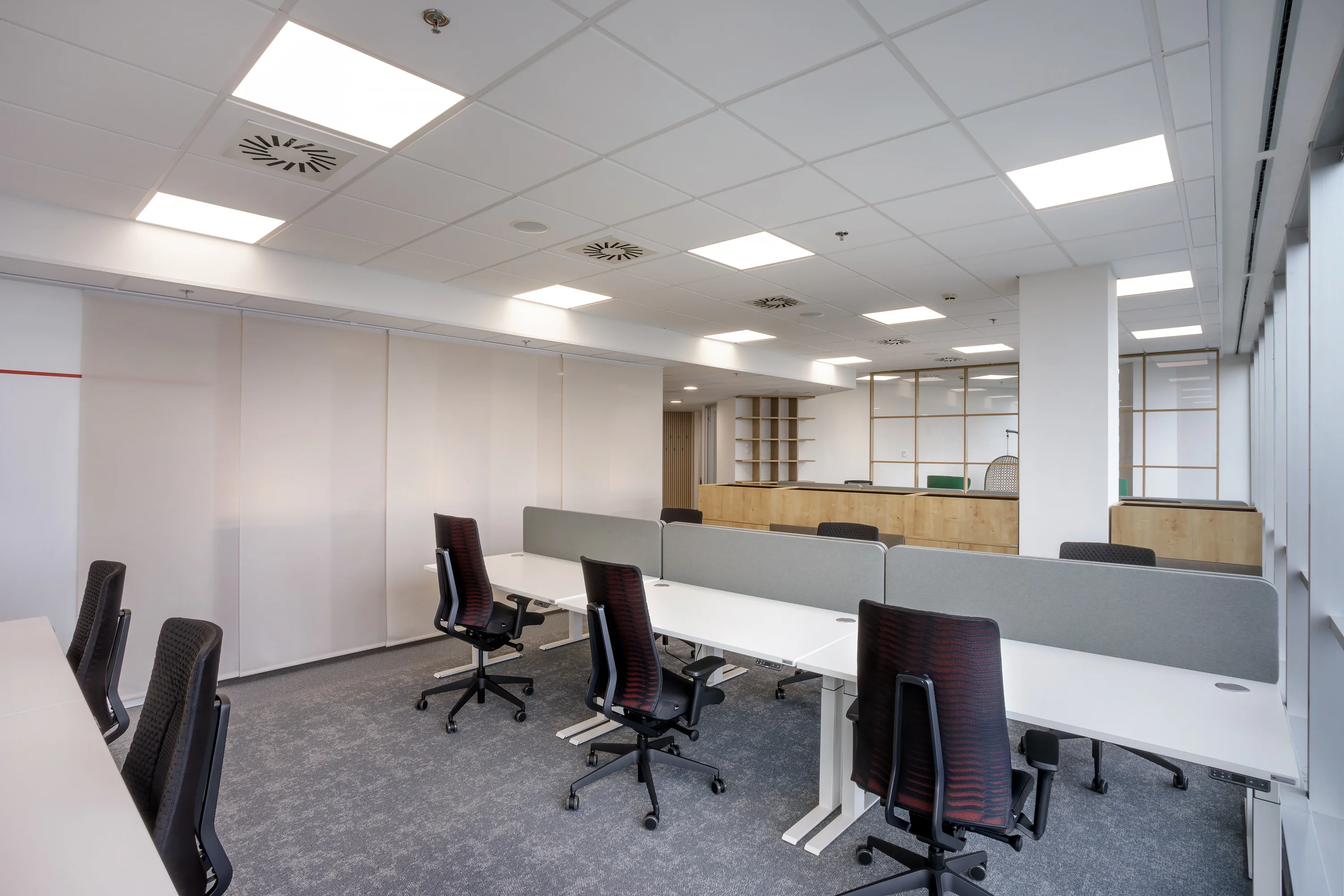 Kancelářský nábytek Hitachi Energy Praha – ergonomické vybavení kanceláří, fotografie 19