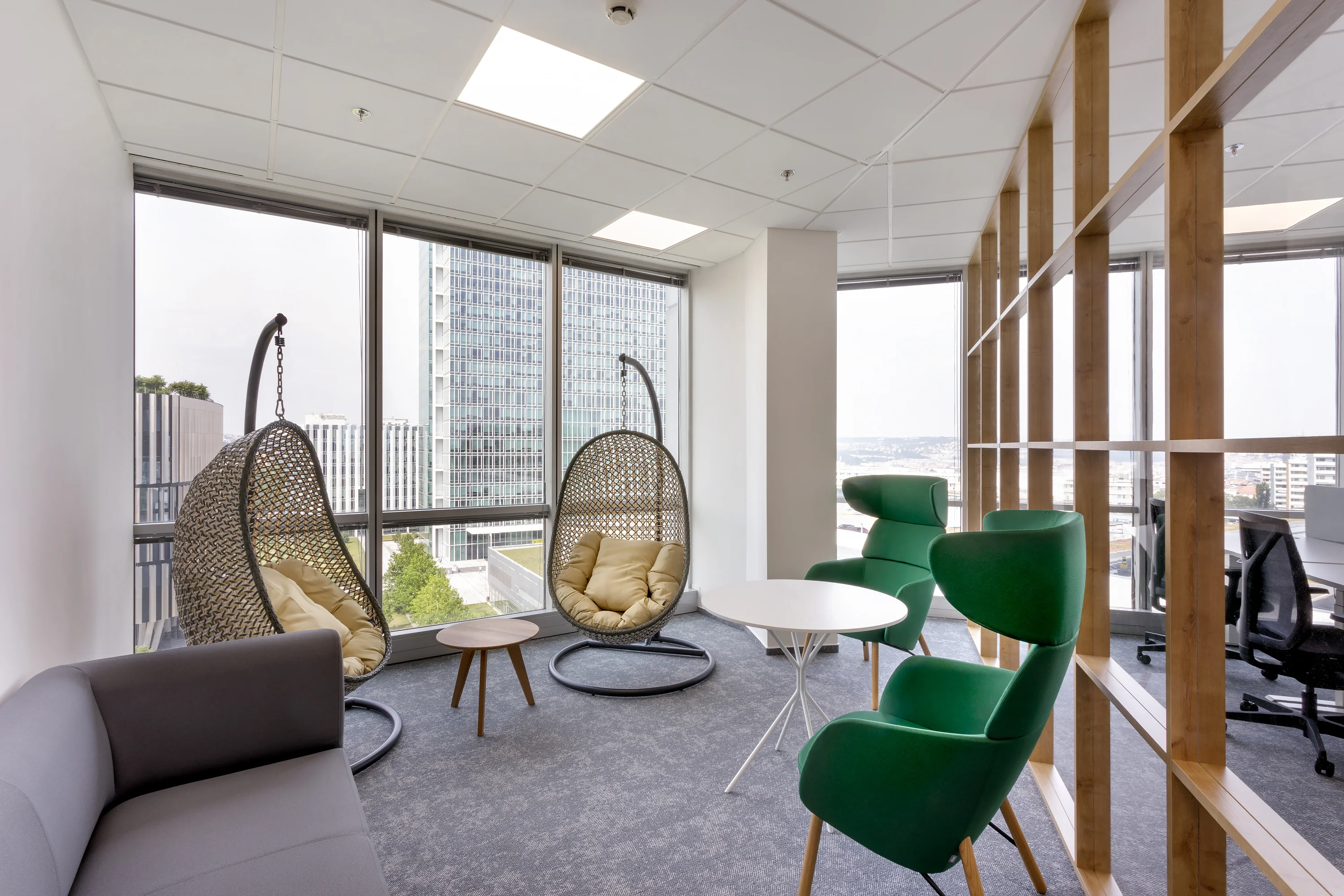 Kancelářský nábytek Hitachi Energy Praha – ergonomické vybavení kanceláří, fotografie 4