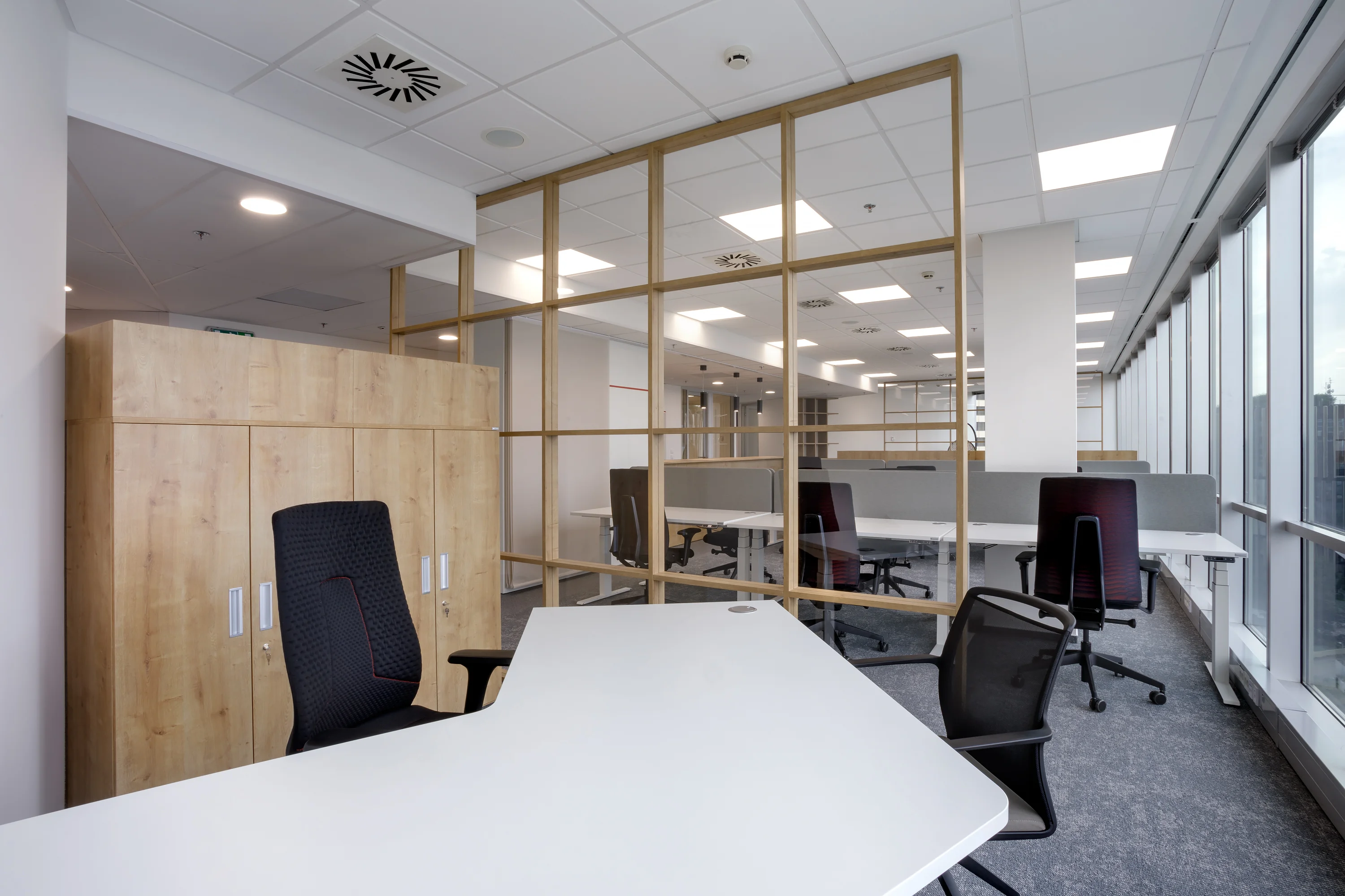 Kancelářský nábytek Hitachi Energy Praha – ergonomické vybavení kanceláří, fotografie 6