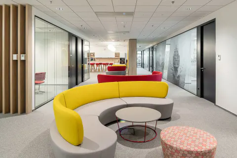 Kancelářské prostory DHL Global Forwarding – moderní nábytek, fotografie 10