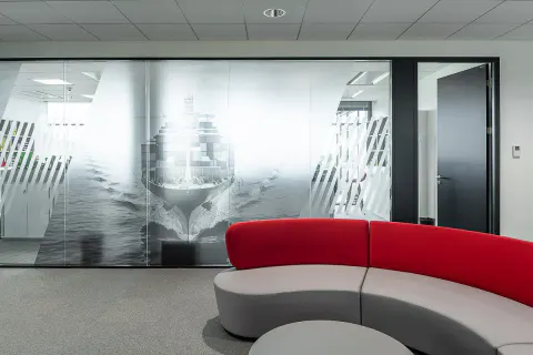 Kancelářské prostory DHL Global Forwarding – moderní nábytek, fotografie 5