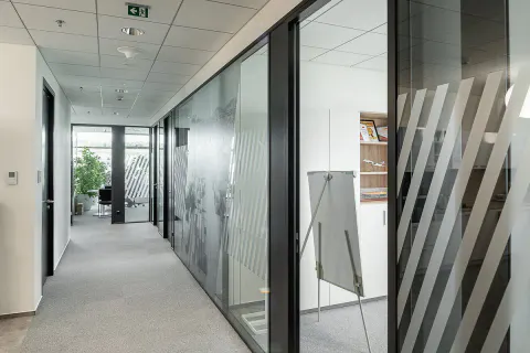 Kancelářské prostory DHL Global Forwarding – moderní nábytek, fotografie 9