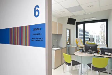 Interiér kliniky GENNET – architektonický návrh a dodávka nábytku, fotografie 10