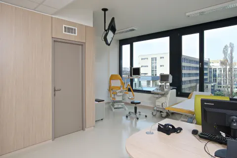 Interiér kliniky GENNET – architektonický návrh a dodávka nábytku, fotografie 12
