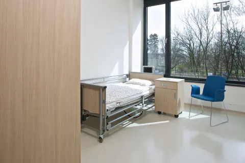 Interiér kliniky GENNET – architektonický návrh a dodávka nábytku, fotografie 13