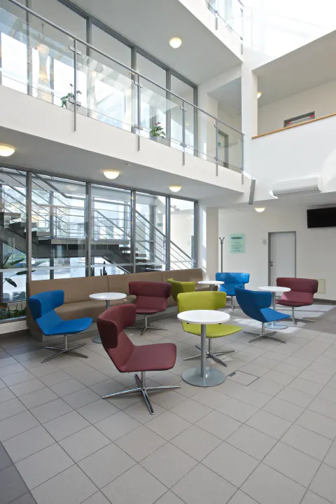 Interiér kliniky GENNET – architektonický návrh a dodávka nábytku, fotografie 21