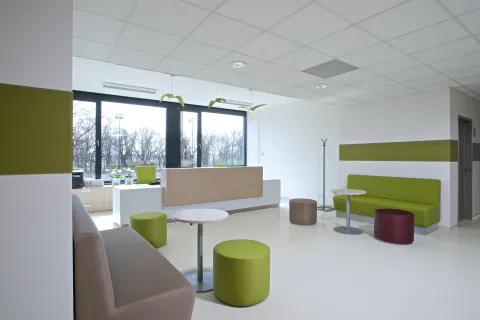 Interiér kliniky GENNET – architektonický návrh a dodávka nábytku, fotografie 3