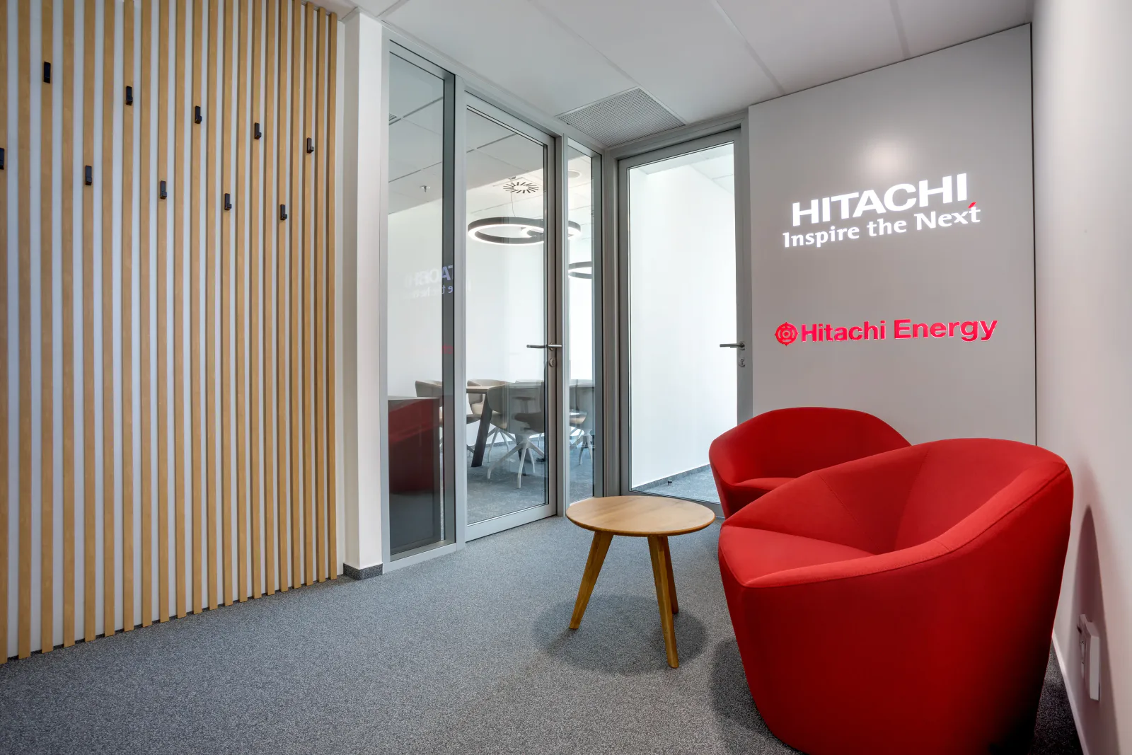 Interiér kanceláří Hitachi Energy v City Empiria realizovaný PRAGES