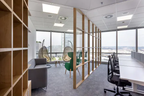 Kancelářský nábytek Hitachi Energy – ergonomické vybavení kanceláří, fotografie 3