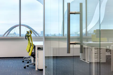 Kancelářský nábytek Partners Financial Services – kanceláře na klíč, fotografie 6