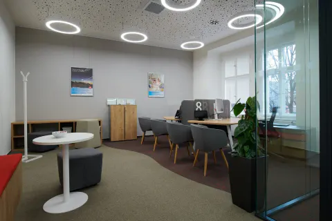 Kancelářský nábytek UniCredit Bank