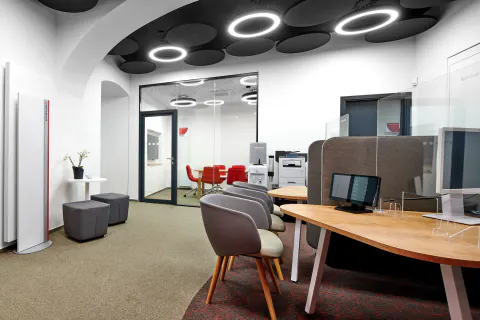 Kancelářský nábytek UniCredit Bank – vybavení poboček, fotografie 8