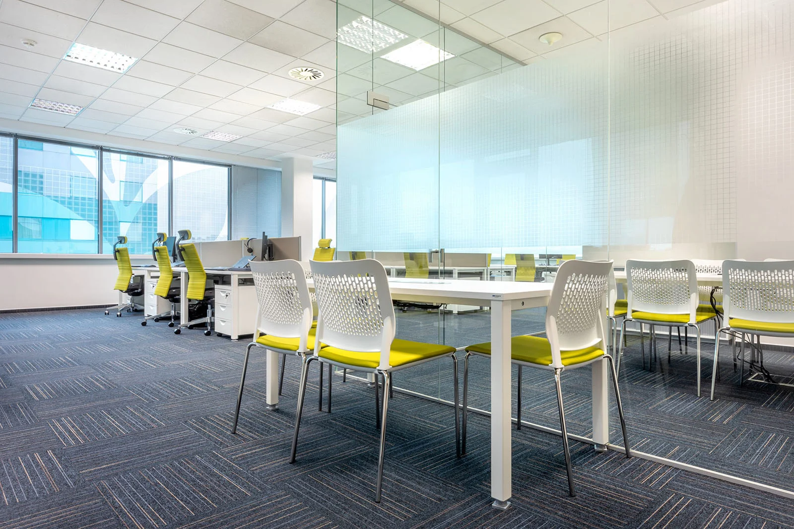 Kancelářský nábytek Partners Financial Services – kanceláře na klíč Praha, fotografie 5