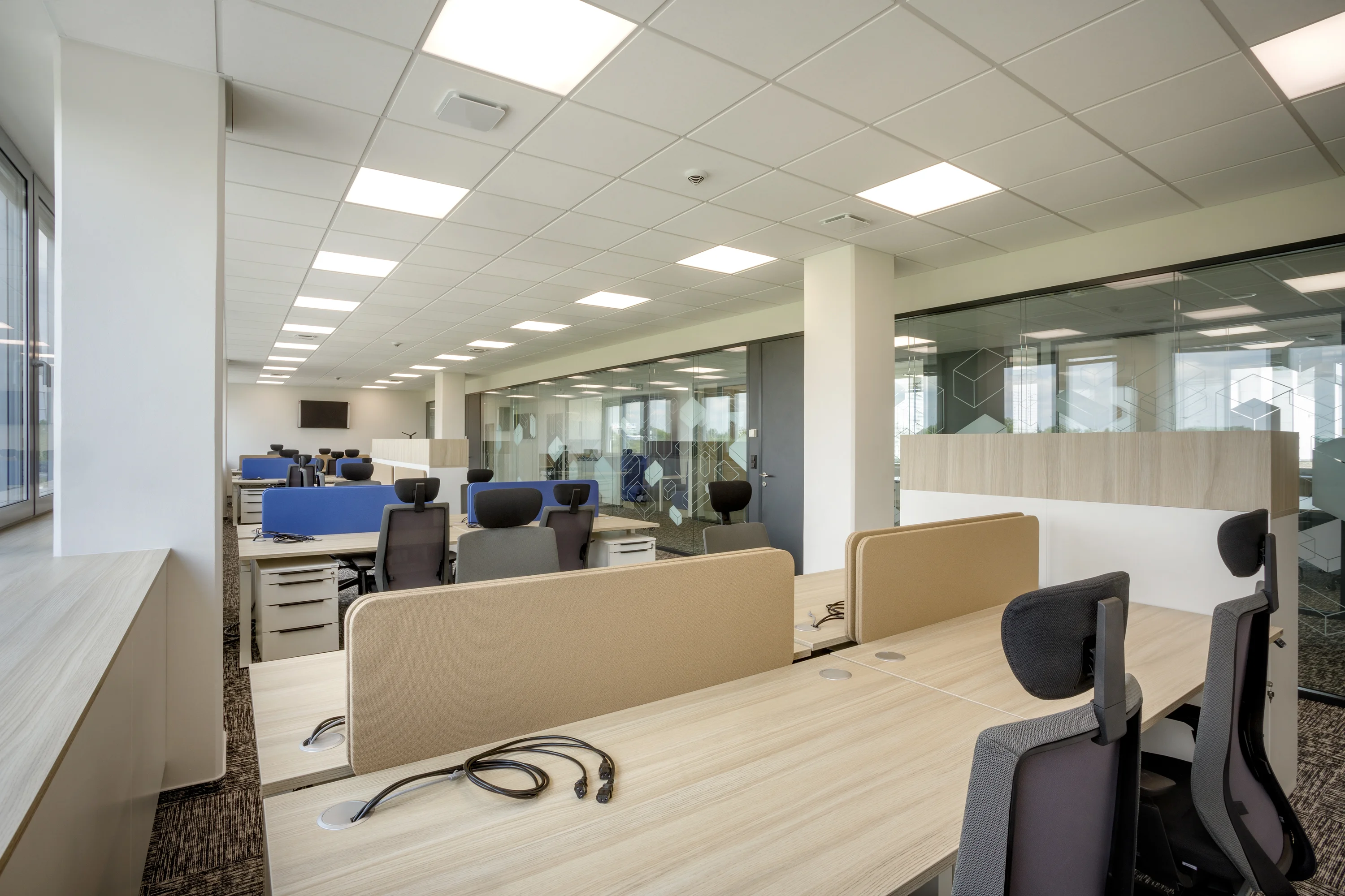 Realizace kanceláří PPL – kancelářský nábytek na míru Praha, fotografie 5