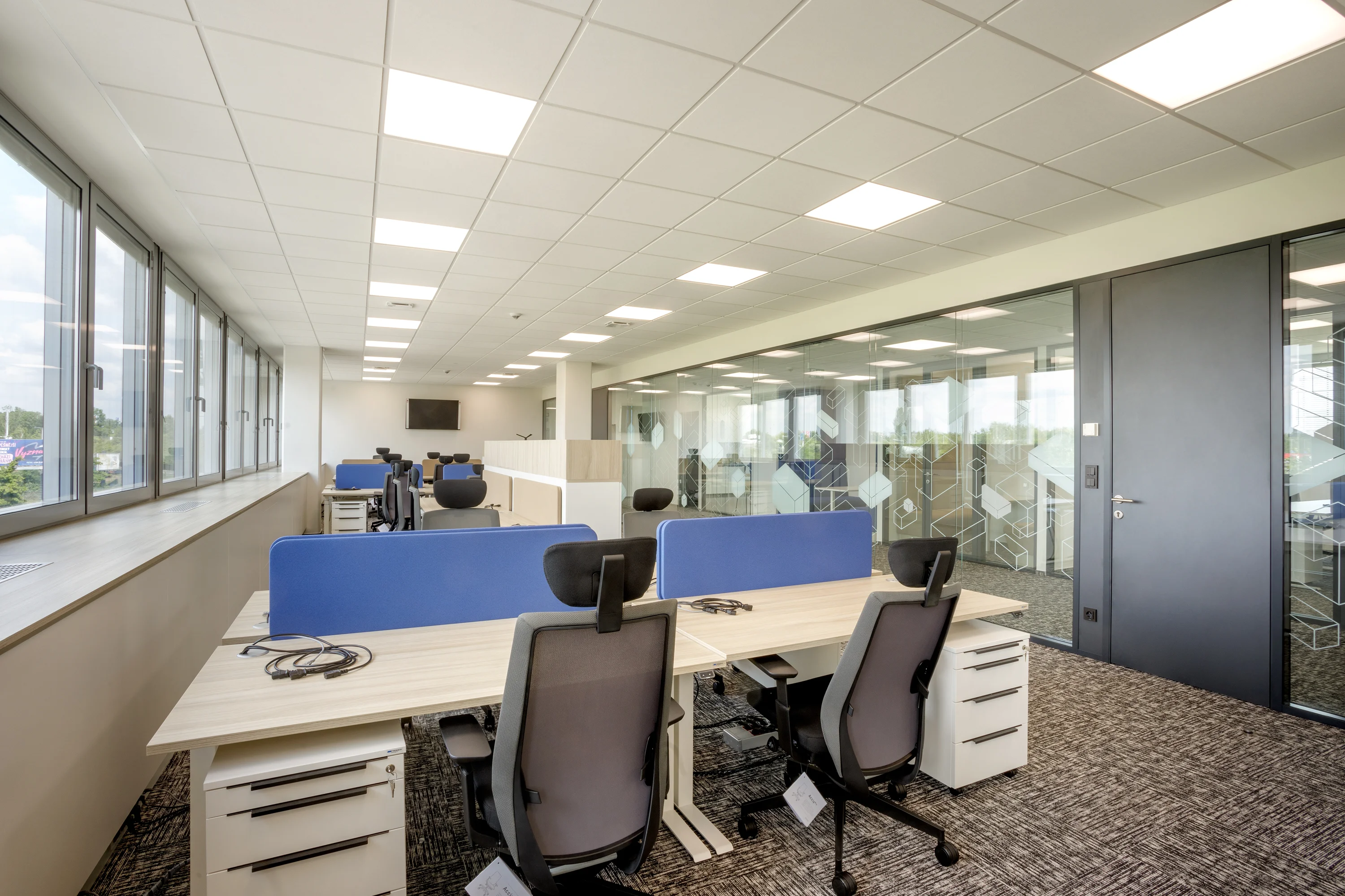 Realizace kanceláří PPL – kancelářský nábytek na míru Praha, fotografie 6