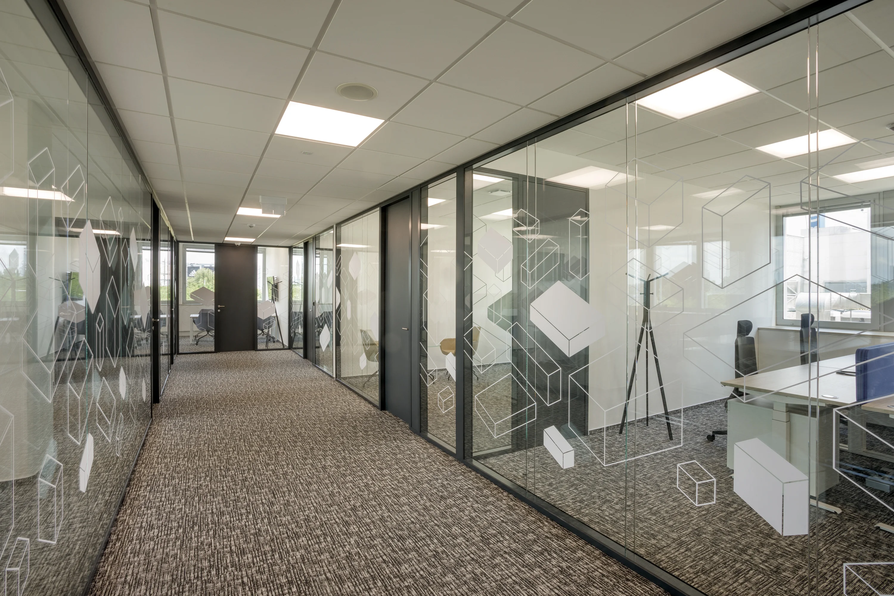 Realizace kanceláří PPL – kancelářský nábytek na míru Praha, fotografie 7