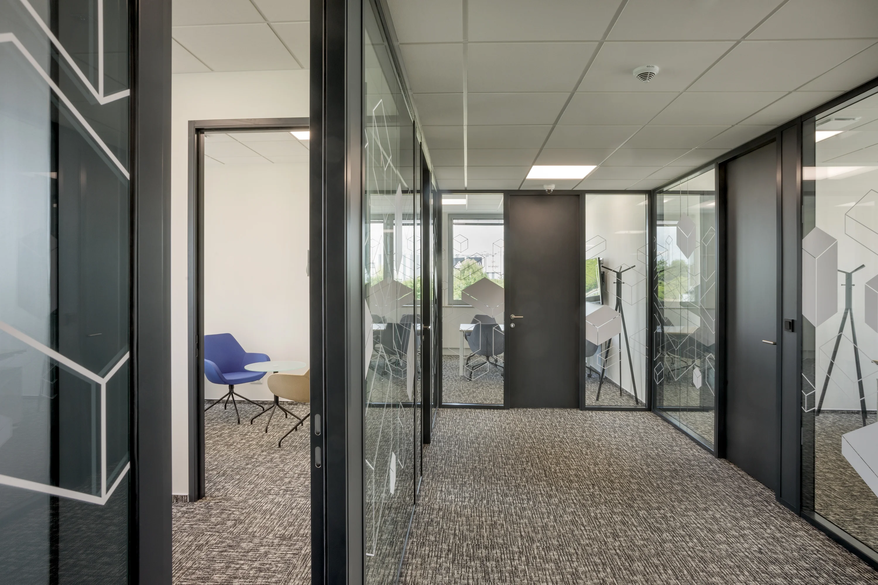 Realizace kanceláří PPL – kancelářský nábytek na míru Praha, fotografie 8