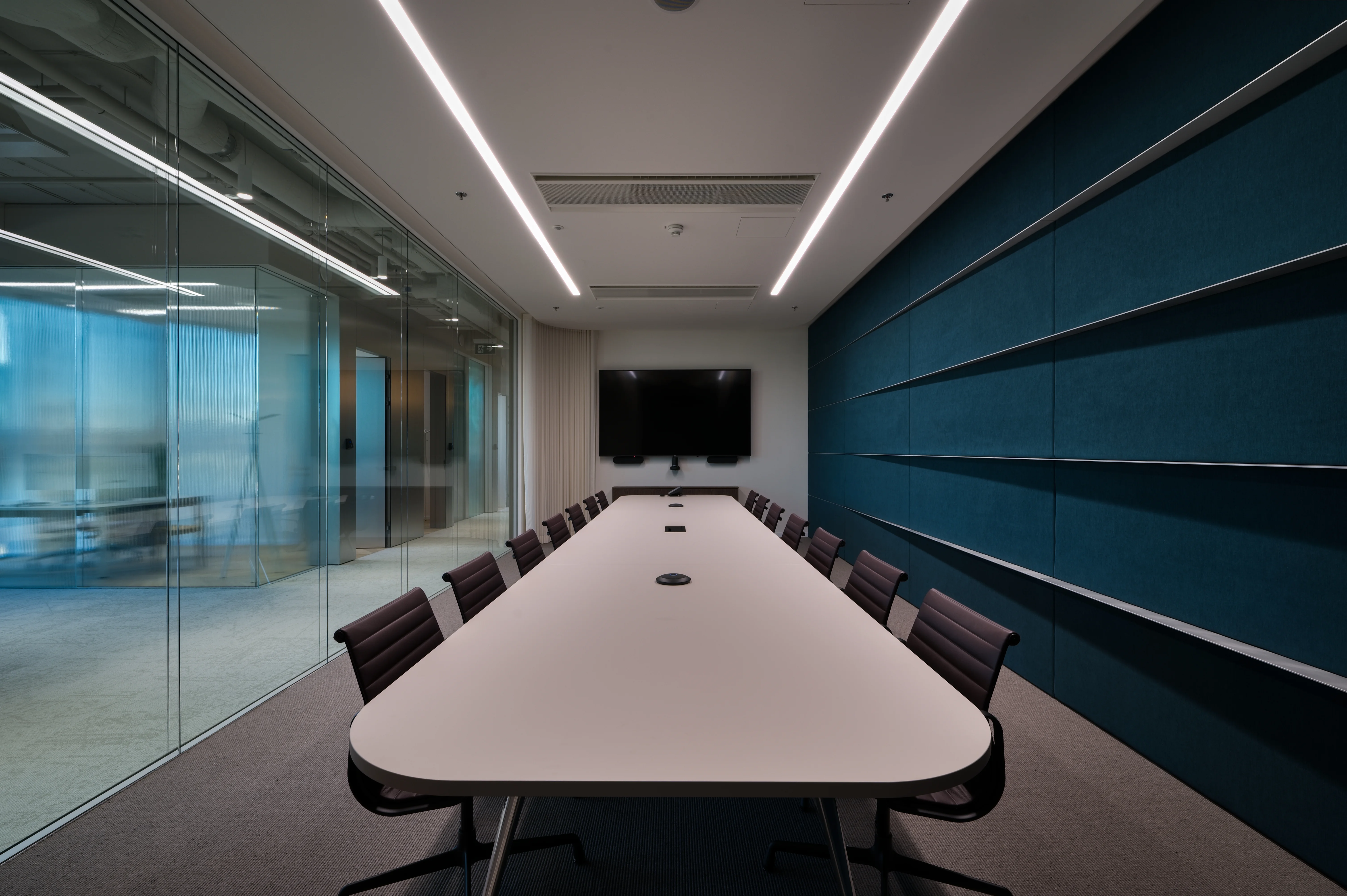 Kancelářský nábytek Praha – realizace pro Veolia, fotografie 6